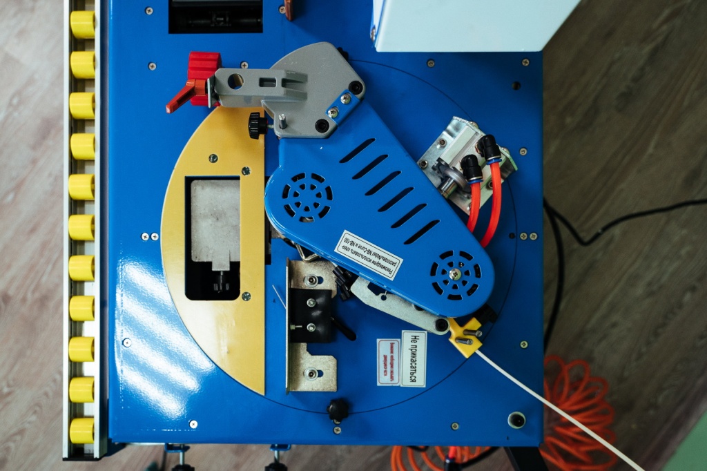 Поворотный клеевой узел DM 114